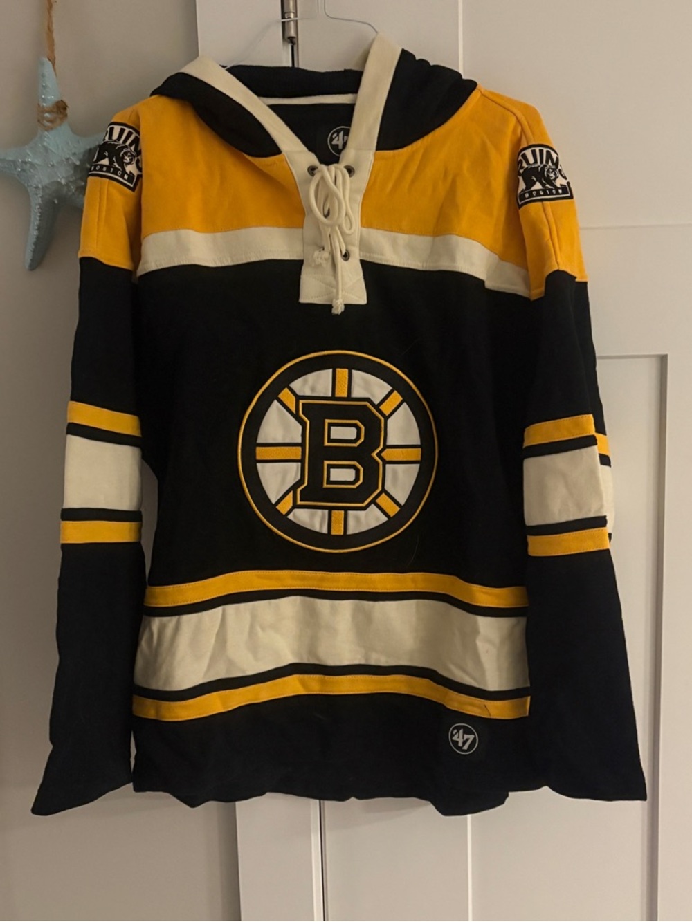 47 NHL Boston Bruins Lace-Up Pullover Hoodie